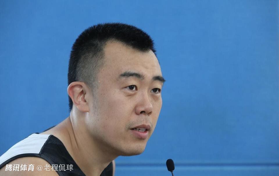意媒：贝纳德斯基想重返尤文，但尤文球迷对此热情并不高据全尤文报道，贝纳德斯基想重返尤文，在最近的采访中，他直接表达了他的想法，他表达了自己对尤文俱乐部的热爱，并表示希望能回到尤文继续捍卫尤文。